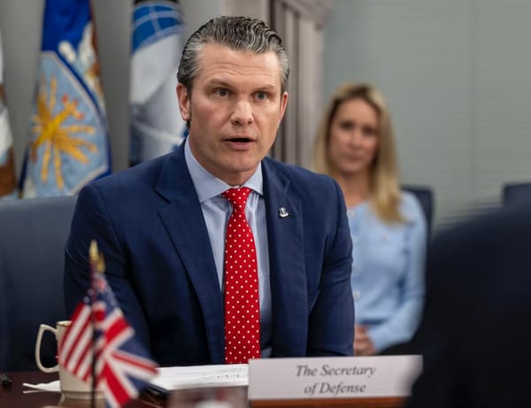 Nuove polemiche sul Pentagono: la moglie di Hegseth presente a incontri riservati