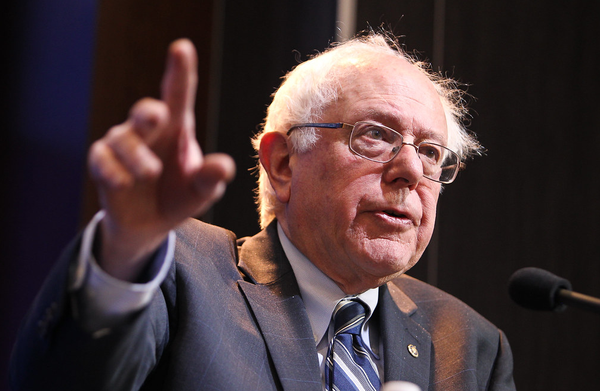 Scontro tra poteri: Bernie Sanders approva la reazione di Roberts alle accuse di Trump