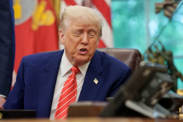 Trump autorizza la vendita di dispositivi che rendono le armi simili a mitragliatrici