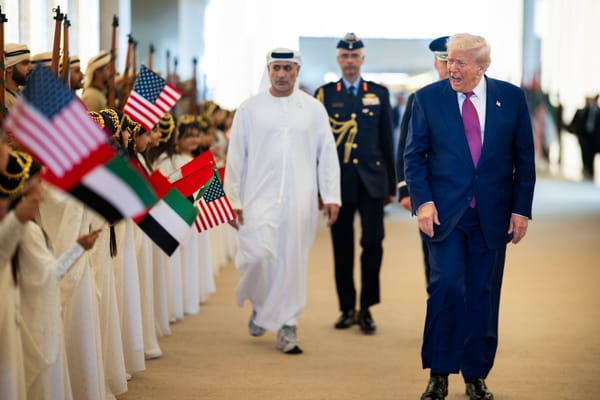 Trump riceve promesse di investimenti per oltre mille miliardi in Medio Oriente