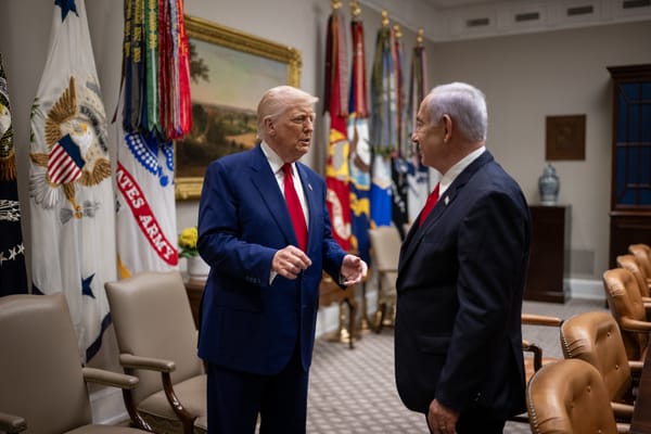 Trump chiede di fermare il processo a Netanyahu: “Israele sta perseguitando un eroe”