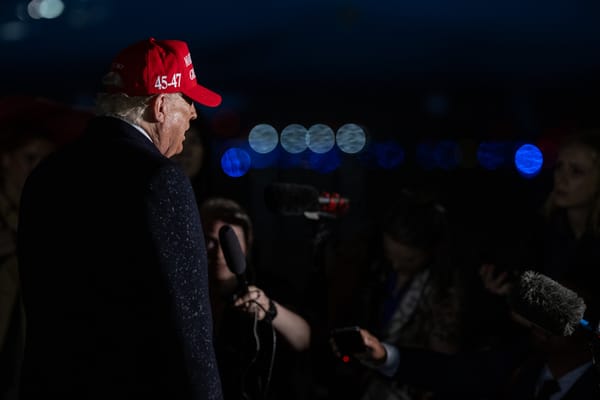 Trump ricorre ai poteri d'emergenza in misura record nella storia presidenziale moderna