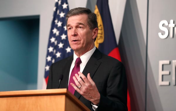 Il Dem Roy Cooper si candida al Senato in North Carolina