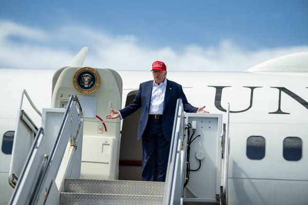 Donald Trump in Scozia tra golf, diplomazia e proteste