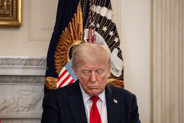 Trump sotto pressione sul caso Epstein: attacchi interni e risposte scomposte