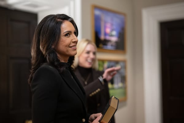 Gabbard annuncia tagli drastici all’intelligence americana