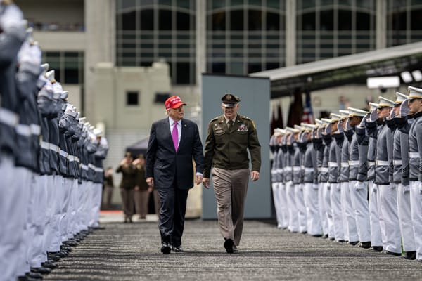 Trump vuole chiamare il Pentagono "Dipartimento della Guerra"