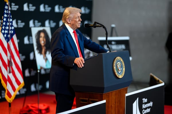 Trump in calo nei sondaggi a causa dei dazi e della legge fiscale
