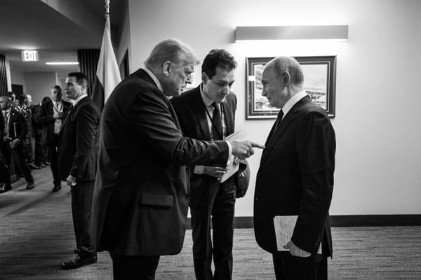 Vertice Trump-Putin, documenti riservati dimenticati in un hotel in Alaska