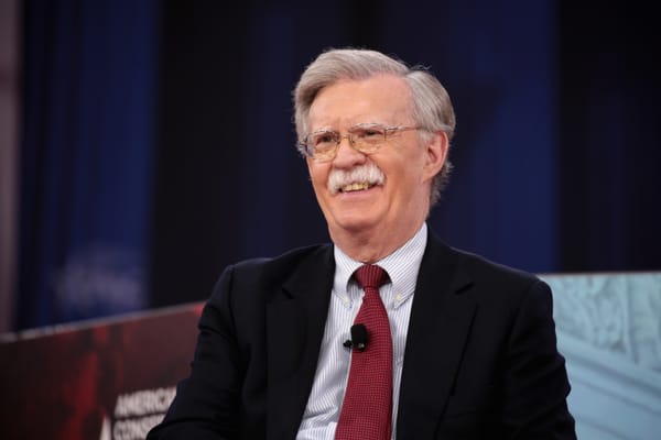 Fbi fa irruzione nella casa di John Bolton per un’indagine sulla sicurezza nazionale