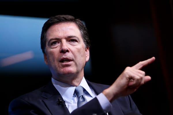 La vendetta di Trump: incriminato l'ex direttore dell'FBI Comey