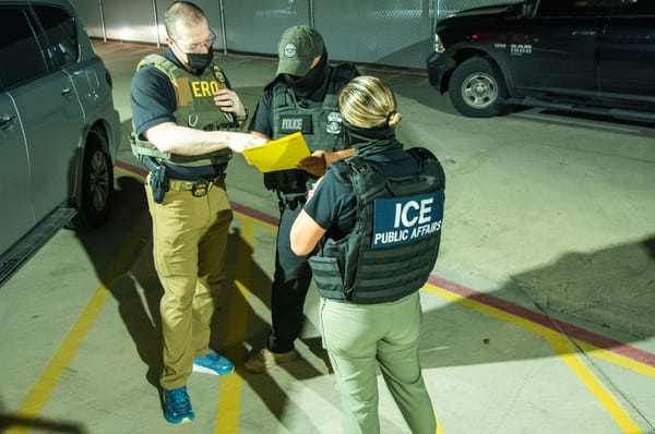 Sparatoria contro centro immigrazione a Dallas: un morto e due feriti