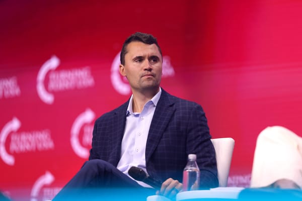 Chi era Charlie Kirk, l'alleato di Trump assassinato ieri