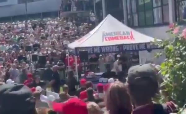 Sparatoria alla Utah Valley University: grave Charlie Kirk colpito alla gola durante evento universitario