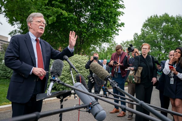 John Bolton incriminato per documenti classificati