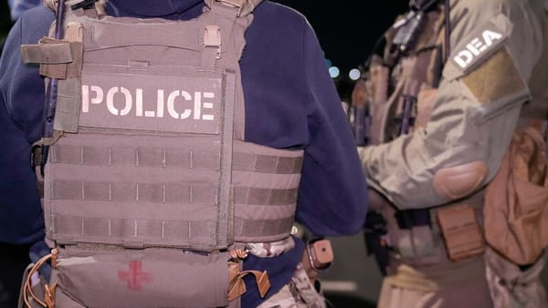 Apple rimuove l'app per segnalare la presenza degli agenti dell'immigrazione