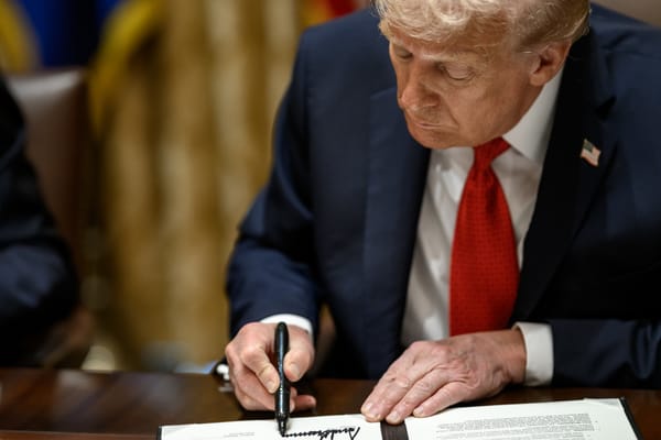 Trump aumenta i dazi sul Canada del 10% per una pubblicità