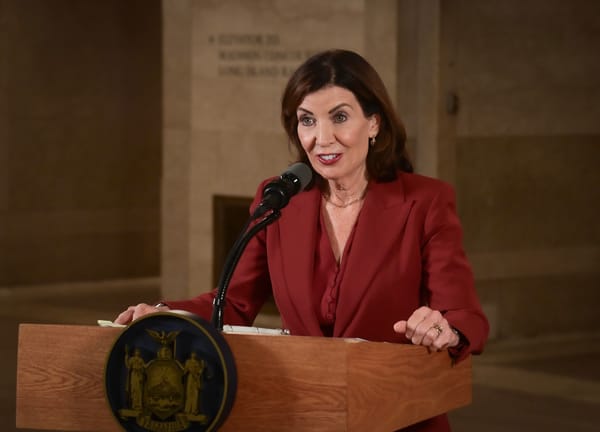 Mamdani dovrà convincere la governatrice Hochul e non sarà semplice