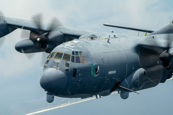 Gli Stati Uniti inviano aerei da combattimento in El Salvador