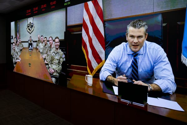 Doppio attacco americano su una barca sospetta di traffico di droga: uccisi anche i sopravvissuti