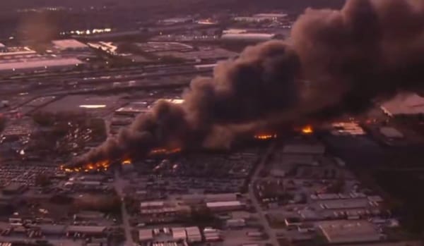 Un aereo cargo UPS si schianta a Louisville: almeno 7 morti