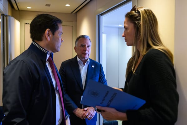 Chi decide davvero la politica estera americana