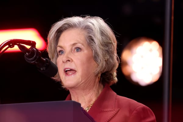 La capo di gabinetto della Casa Bianca: Trump ha "una personalità da alcolista", Vance è "complottista"