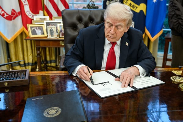 Trump ammette la telefonata con Maduro mentre gli Stati Uniti chiudono lo spazio aereo del Venezuela