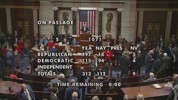 La Camera approva il budget del Pentagono: sostegno alle politiche di Trump ma vincoli su ritiro dall’Europa