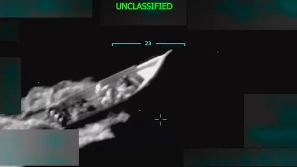 Il Segretario alla Difesa Pete Hegseth accusato di crimini di guerra