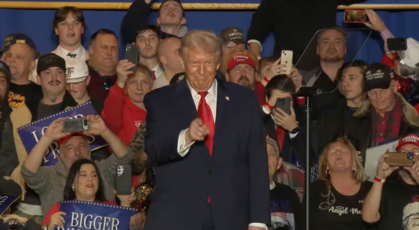 Trump attacca gli immigrati in un discorso che doveva parlare di economia