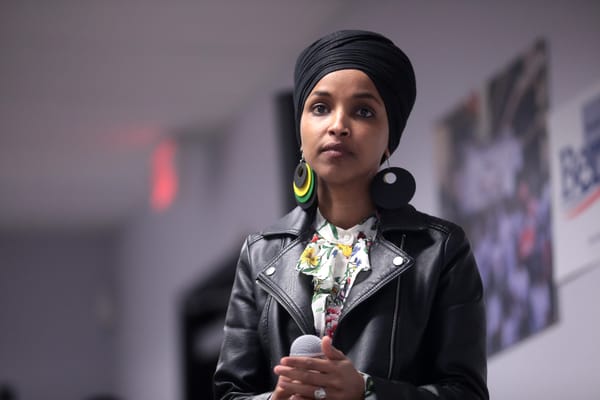 Deputata Ilhan Omar aggredita durante un incontro pubblico a Minneapolis