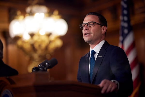 Shapiro accusa Vance di dare "conforto" all'antisemitismo di destra