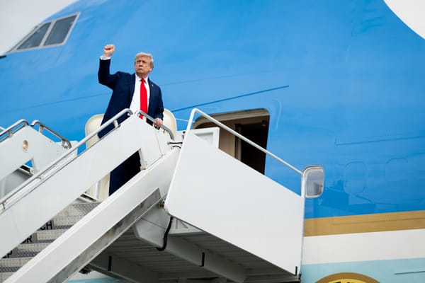 Trump chiede che aeroporto e stazione siano intitolati a lui in cambio di fondi per tunnel ferroviario