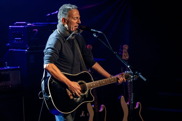 La canzone di protesta di Bruce Springsteen contro i raid dell'immigrazione in vetta alle classifiche americane