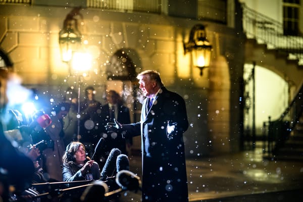 Trump annuncia l'invio di una nave ospedale in Groenlandia