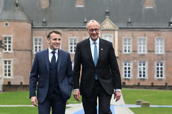 Macron vuole rispondere ai nuovi dazi americani, Merz è più cauto