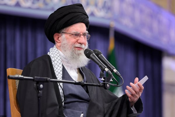 Come Israele ha ucciso Khamenei: anni di spionaggio, telecamere hackerate e una fonte della CIA