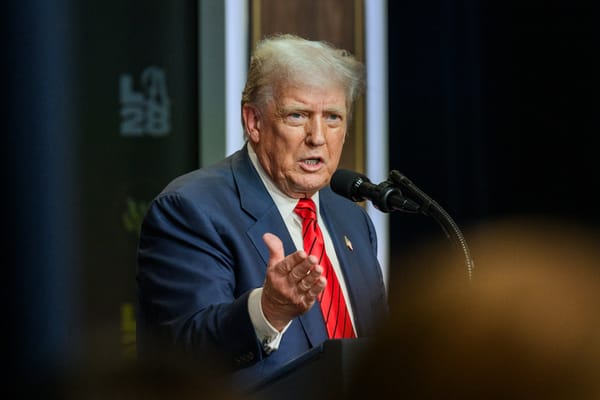 Trump vuole ribattezzare lo Stretto di Hormuz con il suo nome