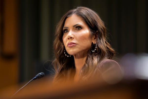 Trump licenzia Kristi Noem, la segretaria alla Sicurezza interna lascia tra polemiche