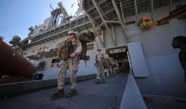 Gli Stati Uniti mandano altri 10.000 soldati in Medio Oriente mentre trattano con l’Iran