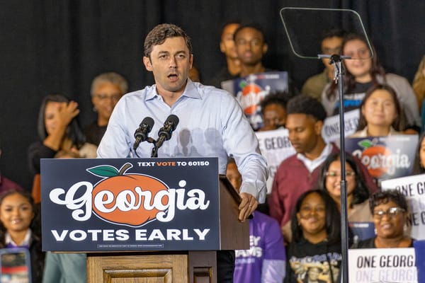 Ossoff attacca Trump e la corruzione della "mafia di Mar-a-Lago"