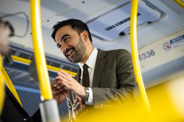 Bus gratis a New York, la promessa di Mamdani si scontra con la realtà