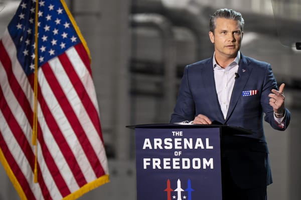 Hegseth invoca Gesù per la guerra, papa Leone XIV lo smentisce