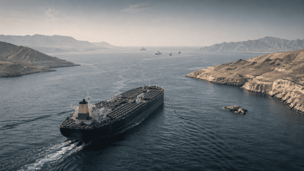 L'Iran incassa i primi pedaggi sullo Stretto di Hormuz: "Controlliamo noi il passaggio, non negoziamo"