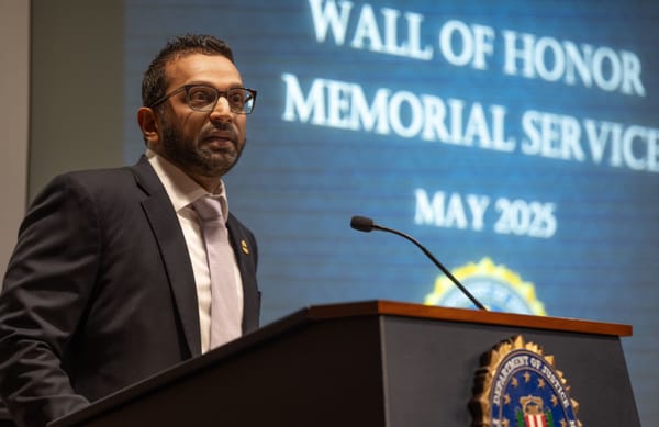 L'FBI ha indagato su una giornalista dopo un articolo sulla fidanzata del direttore Patel