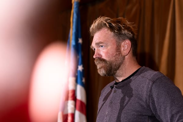 Lo scandalo dei messaggi sessuali travolge il candidato democratico in Maine