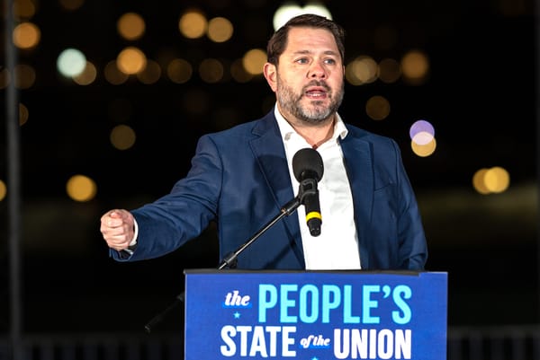 Ruben Gallego punta sui sindacati mentre i Dem si preparano al 2028