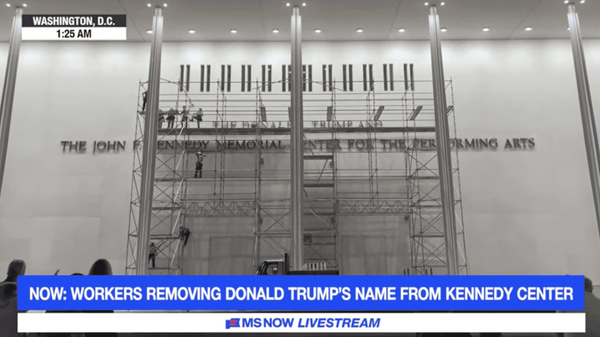 Un giudice federale conferma l'ordine di rimuovere il nome di Trump dal Kennedy Center
