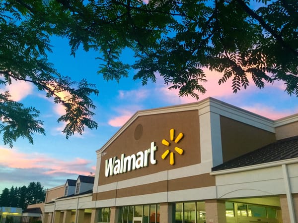 Walmart abbassa i prezzi per l'estate e Trump se ne prende il merito